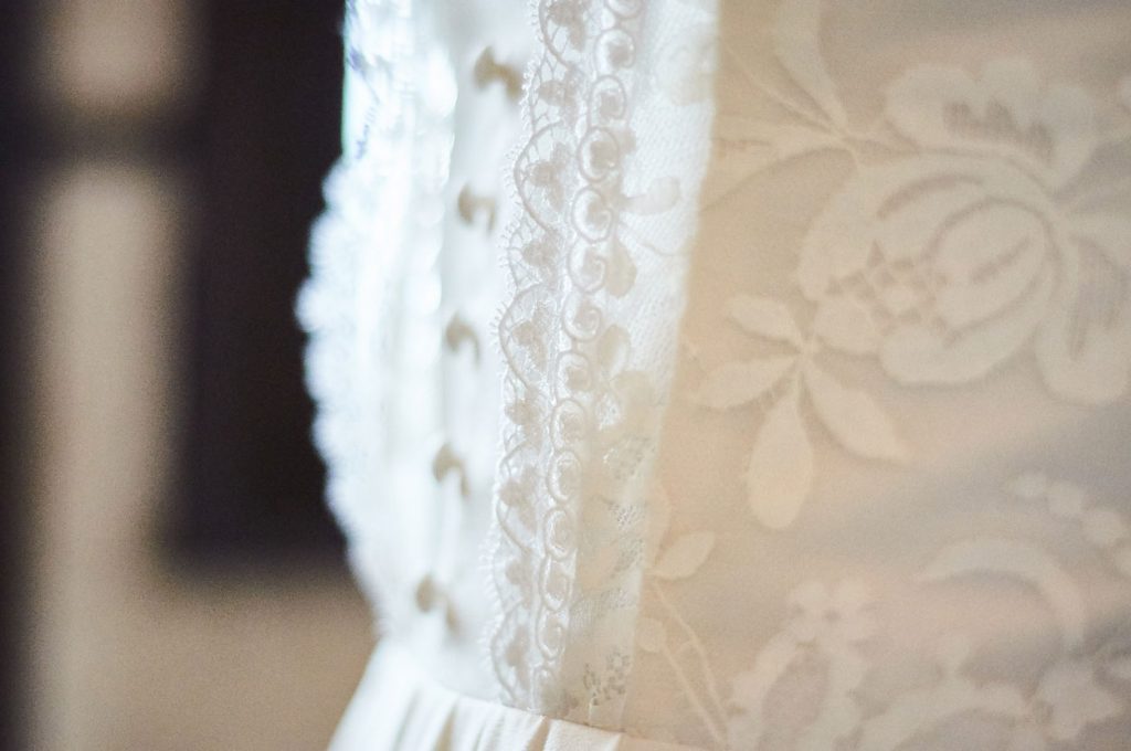Robe de mariée made in France, Crêpe de soie, broderie et dentelle de calais